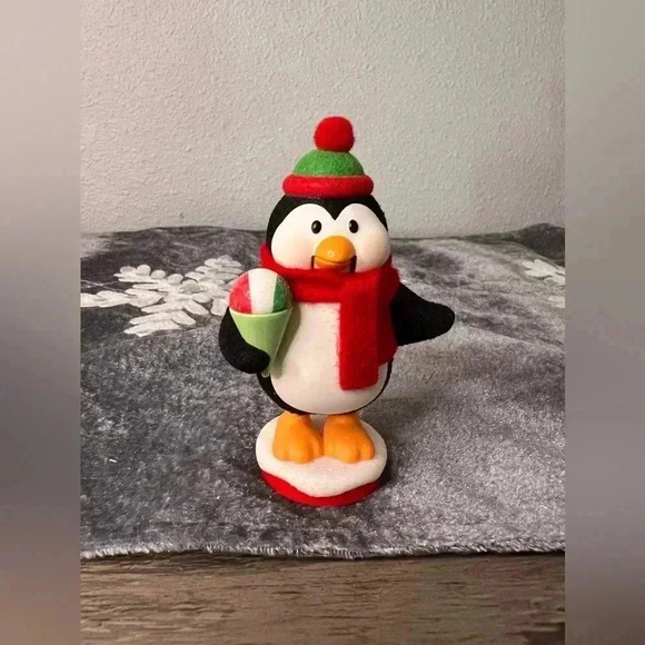 Hallmark Snow Happy to Serve 3rd in Noel Nutcrackers Christmas Ornament series - Picture 3 of 10